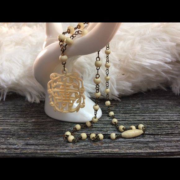 Vintage Chinese hand carved bone pendant necklace - Picture 6 of 8